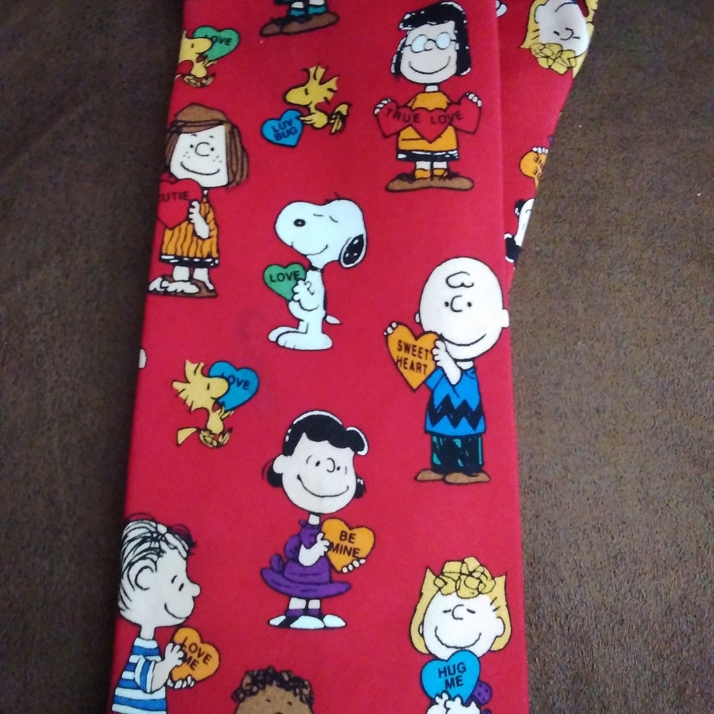 Peanuts Red Peanut & the Gang Valentine Tie - Picture 3 of 4